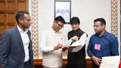 वित्त मंत्री श्री ओपी चौधरी ने किए बजट पर हस्ताक्षर