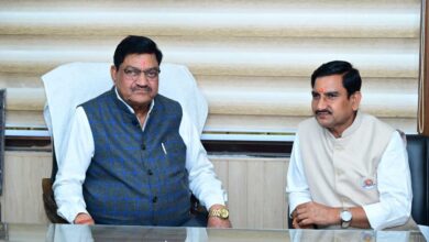 खाद्य मंत्री श्री दयाल दास बघेल की केन्द्रीय राज्य मंत्री श्री तोखन साहू से मुलाकात