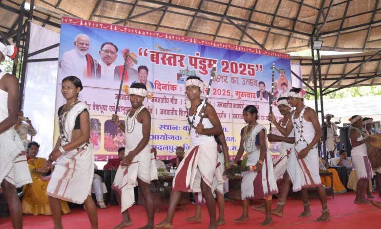 ‘बस्तर पंडुम’ विकासखण्ड स्तरीय प्रतियोगिता में प्रथम स्थान प्राप्त करने वाले विजेता दल अब जिला स्तरीय प्रतियोगिता में भाग लेंगे ‘बस्तर पंडुम’ विकासखण्ड स्तरीय प्रतियोगिता में प्रथम स्थान प्राप्त करने वाले विजेता दल अब जिला स्तरीय प्रतियोगिता में भाग लेंगे