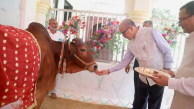 गौ सेवा रत्न अलंकरण महोत्सव- राज्यपाल श्री रमेन डेका ने गौशाला में की पूजा अर्चना