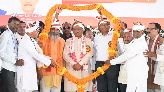 मुख्यमंत्री विष्णु देव साय आज धमतरी जिले के आदिवासी पंचायत जनप्रतिनिधियों के सम्मान समारोह और धमतरी राज कंवर पैकरा समाज का वार्षिक महासभा में शामिल मुख्यमंत्री विष्णु देव साय आज धमतरी जिले के आदिवासी पंचायत जनप्रतिनिधियों के सम्मान समारोह और धमतरी राज कंवर पैकरा समाज का वार्षिक महासभा में शामिल