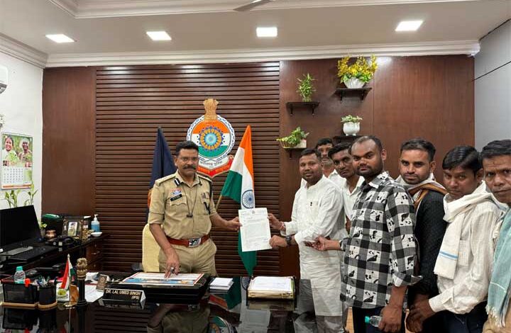 पंजाब केसरी भवन की मनमानी… पार्षद तक पहुंची पूरी कहानी… पुलिस अधीक्षक को सौपा ज्ञापन… प्रबंधन को रेनू जयंत साहू की चेतावनी… पंजाब केसरी भवन की मनमानी… पार्षद तक पहुंची पूरी कहानी… पुलिस अधीक्षक को सौपा ज्ञापन… प्रबंधन को रेनू जयंत साहू की चेतावनी…