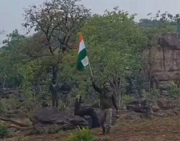 धोबे की पहाड़ियों पर जवानों का कब्जा, कर्रेगुट्टा अब सीधे निशाने पर धोबे की पहाड़ियों पर जवानों का कब्जा, कर्रेगुट्टा अब सीधे निशाने पर