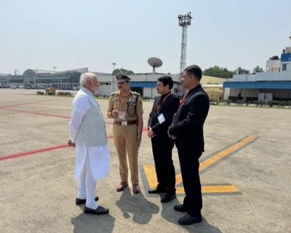 प्रधानमंत्री नरेंद्र मोदी ने बाबतपुर एयरपोर्ट पर लैंड करते ही कमिश्नर और डीएम से वाराणसी गैंगरेप केस की जानकारी मांगी प्रधानमंत्री नरेंद्र मोदी ने बाबतपुर एयरपोर्ट पर लैंड करते ही कमिश्नर और डीएम से वाराणसी गैंगरेप केस की जानकारी मांगी