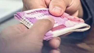 रिश्वत लेते पकड़ा गया RI
