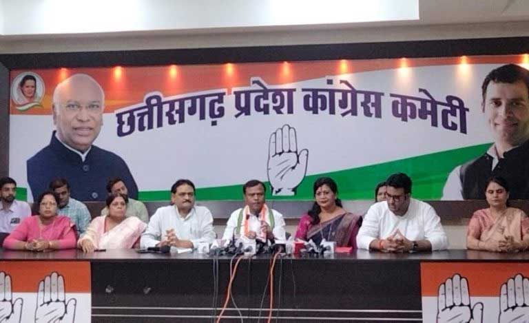 मासूम बच्ची से रेप-मर्डर मामले में गरमाई सियासत : CBI जांच की मांग… कांग्रेस दुर्ग से रायपुर तक निकालेगी न्याय यात्रा मासूम बच्ची से रेप-मर्डर मामले में गरमाई सियासत : CBI जांच की मांग… कांग्रेस दुर्ग से रायपुर तक निकालेगी न्याय यात्रा