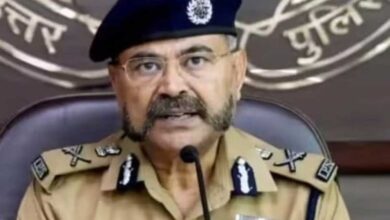वक्फ बिल पर संसद में बहस से पहले यूपी में कानून व्यवस्था को देखते हुए पुलिस कर्मचारियों की छुट्टियां रद्द