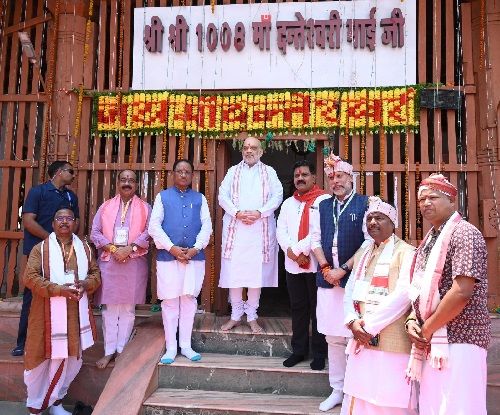 केन्द्रीय गृह मंत्री अमित शाह ने मुख्यमंत्री विष्णुदेव साय के साथ मां दंतेश्वरी की पूजा-अर्चना की केन्द्रीय गृह मंत्री अमित शाह ने मुख्यमंत्री विष्णुदेव साय के साथ मां दंतेश्वरी की पूजा-अर्चना की