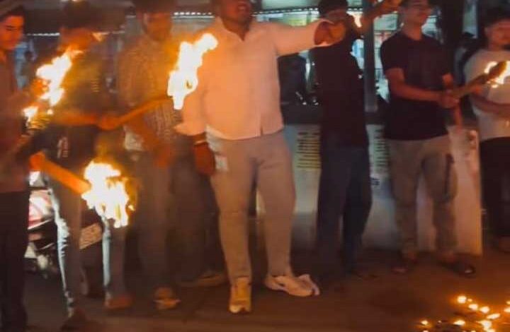 आतंकवाद के विरुद्ध एबीवीपी का बिगुल – रायपुर में आतंकवादियों का पुतला दहन आतंकवाद के विरुद्ध एबीवीपी का बिगुल – रायपुर में आतंकवादियों का पुतला दहन