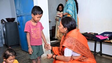 लक्ष्मी राजवाड़े ने किया बालोद, करकाभाट एवं भरदा के आंगनबाड़ी केन्द्र का निरीक्षण
