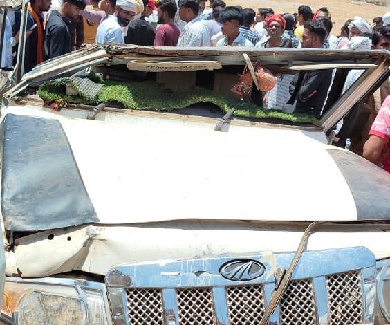 दमोह हादसा: पुल से गिरी बोलेरो, 7 की दर्दनाक मौत, घायलों के लिए बना ग्रीन कॉरिडोर दमोह हादसा: पुल से गिरी बोलेरो, 7 की दर्दनाक मौत, घायलों के लिए बना ग्रीन कॉरिडोर