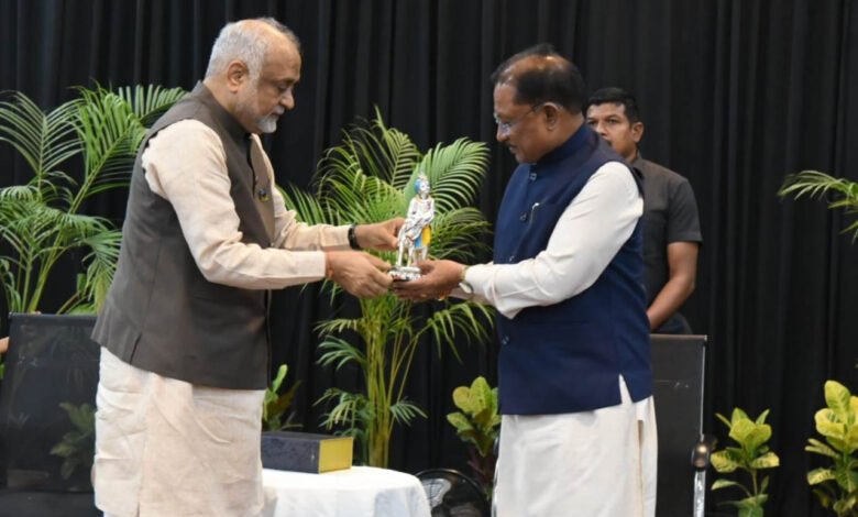 मुख्यमंत्री विष्णुदेव साय ने हार्टफुलनेस योगाश्रम में योगगुरु कमलेश पटेल से की भेंट मुख्यमंत्री विष्णुदेव साय ने हार्टफुलनेस योगाश्रम में योगगुरु कमलेश पटेल से की भेंट