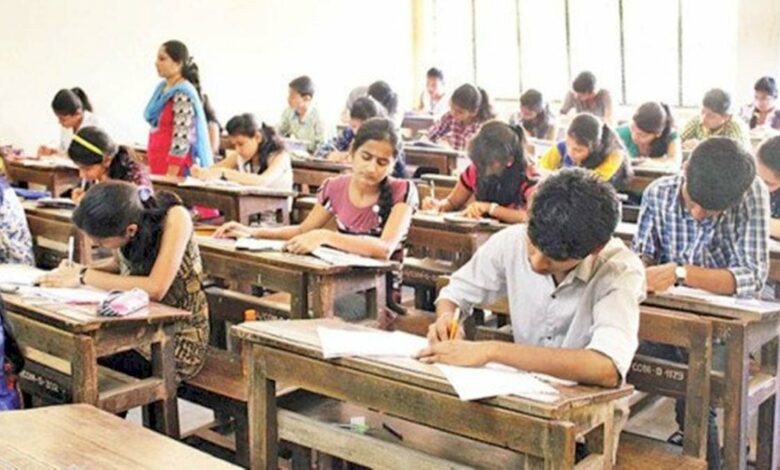 छत्तीसगढ़ में ओपन परीक्षा के दौरान बड़ी लापरवाही, 12वीं के छात्रों को बांट दिया 10वीं का पेपर छत्तीसगढ़ में ओपन परीक्षा के दौरान बड़ी लापरवाही, 12वीं के छात्रों को बांट दिया 10वीं का पेपर