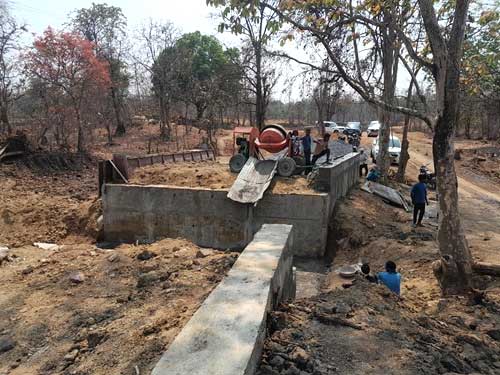 चमरूटोला में पुलिया निर्माण से खुला विकास का रास्ता चमरूटोला में पुलिया निर्माण से खुला विकास का रास्ता