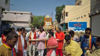 महावीर जन्मकल्याणक के उपलक्ष्य में जैन समाज ने निकाली भव्य शोभायात्रा