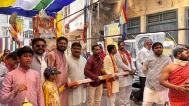 महावीर जन्मकल्याणक के उपलक्ष्य में जैन समाज ने निकाली भव्य शोभायात्रा