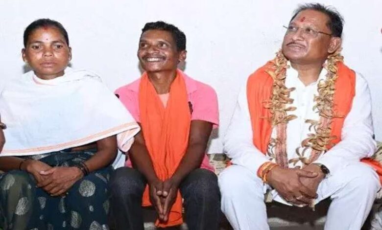 सुकमा के दूरस्थ गांव में अचानक पहुंचे CM साय,मिली ₹16 करोड़ की सौगात, ग्रामीणों से सीधे संवाद सुकमा के दूरस्थ गांव में अचानक पहुंचे CM साय,मिली ₹16 करोड़ की सौगात, ग्रामीणों से सीधे संवाद