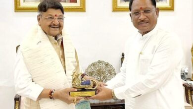 मुख्यमंत्री साय से मध्यप्रदेश के कैबिनेट मंत्री विजयवर्गीय ने की सौजन्य मुलाकात