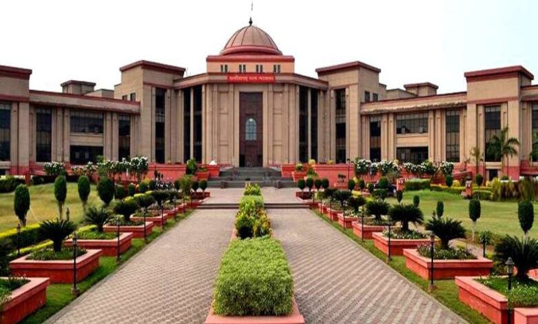 जबरन नमाज पढ़ाने का मामला: 7 प्रोफेसरों को हाईकोर्ट से नहीं मिली राहत, FIR रद्द करने की याचिका खारिज जबरन नमाज पढ़ाने का मामला: 7 प्रोफेसरों को हाईकोर्ट से नहीं मिली राहत, FIR रद्द करने की याचिका खारिज
