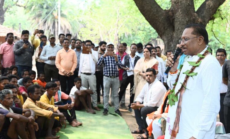 मुख्यमंत्री श्री विष्णु देव साय पहुंचे दंतेवाड़ा जिले के ग्राम मुलेर : छत्तीसगढ़ के अंतिम छोर पर पहुंचा सुशासन तिहार मुख्यमंत्री श्री विष्णु देव साय पहुंचे दंतेवाड़ा जिले के ग्राम मुलेर : छत्तीसगढ़ के अंतिम छोर पर पहुंचा सुशासन तिहार