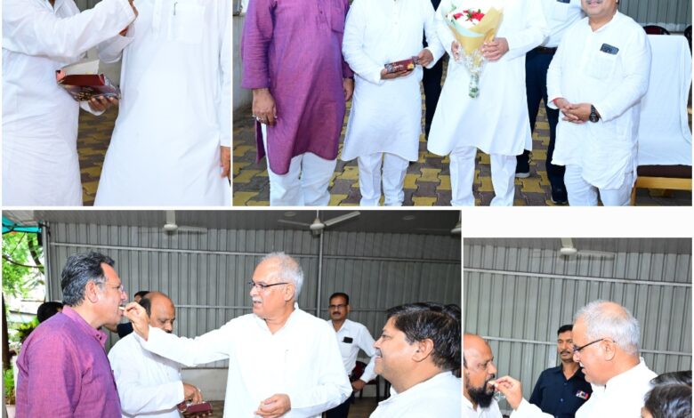 छत्तीसगढ़ राज्य हज कमेटी के नवनिर्वाचित अध्यक्ष मोहम्मद इमरान,ने पूर्व मुख्यमंत्री भूपेश बघेल से की सौजन्य मुलाकात छत्तीसगढ़ राज्य हज कमेटी के नवनिर्वाचित अध्यक्ष मोहम्मद इमरान,ने पूर्व मुख्यमंत्री भूपेश बघेल से की सौजन्य मुलाकात