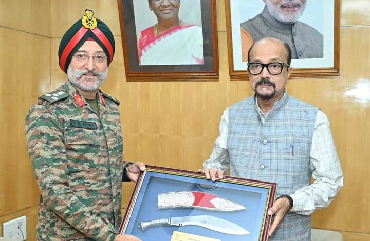 राज्यपाल श्री डेका से छत्तीसगढ़ और ओडिशा सब एरिया कमांडर ने की भेंट राज्यपाल श्री डेका से छत्तीसगढ़ और ओडिशा सब एरिया कमांडर ने की भेंट