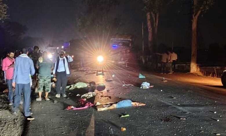 रायपुर में भीषण सड़क हादसे में 14 लोगों की मौत, छठी कार्यक्रम से लौट रही माजदा… रायपुर में भीषण सड़क हादसे में 14 लोगों की मौत, छठी कार्यक्रम से लौट रही माजदा…