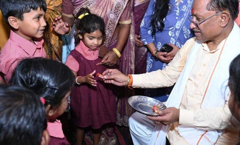 नौनिहालों के दिलों में भी बसते हैं प्रधानमंत्री श्री नरेंद्र मोदी और मुख्यमंत्री श्री विष्णुदेव साय नौनिहालों के दिलों में भी बसते हैं प्रधानमंत्री श्री नरेंद्र मोदी और मुख्यमंत्री श्री विष्णुदेव साय