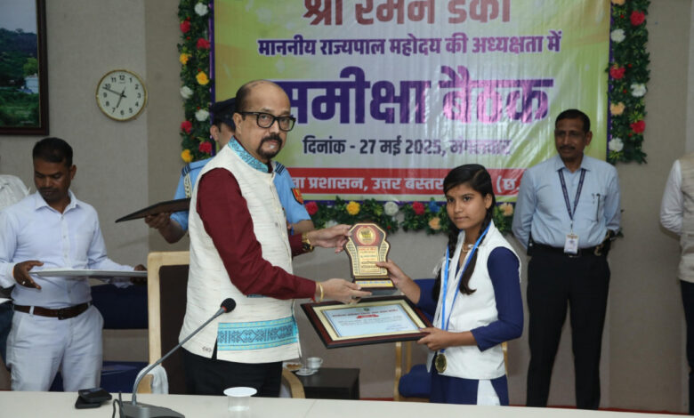 राज्यपाल रमेन डेका जिला कांकेर में संचालित योजनाओं की ली समीक्षा बैठक राज्यपाल रमेन डेका जिला कांकेर में संचालित योजनाओं की ली समीक्षा बैठक