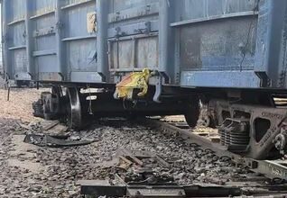 मालगाड़ी के 2 डिब्बे पटरी से उतरे,कोई नुकसान नहीं