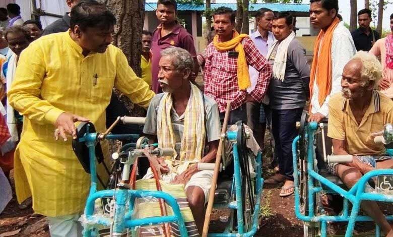 बस्तर में समाधान शिविर से सुशासन की मिसाल, हजारों समस्याओं का त्वरित समाधान बस्तर में समाधान शिविर से सुशासन की मिसाल, हजारों समस्याओं का त्वरित समाधान