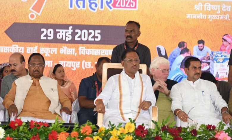 गरीब परिवारों को पक्का मकान देकर प्रधानमंत्री श्री नरेंद्र मोदी के संकल्प को साकार कर रही है छत्तीसगढ़ सरकार: मुख्यमंत्री श्री विष्णु देव साय गरीब परिवारों को पक्का मकान देकर प्रधानमंत्री श्री नरेंद्र मोदी के संकल्प को साकार कर रही है छत्तीसगढ़ सरकार: मुख्यमंत्री श्री विष्णु देव साय