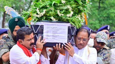 मुख्यमंत्री ने नक्सल मुठभेड़ में शहीद जवान मेहुल भाई को दी श्रद्धांजलि