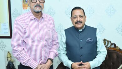 राज्यपाल श्री डेका से केंद्रीय राज्य मंत्री श्री राणा ने सौजन्य भेंट की