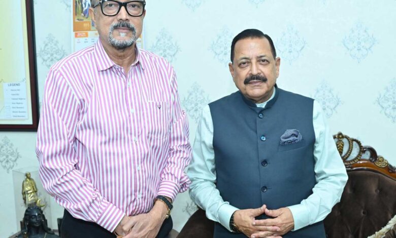 राज्यपाल श्री डेका से केंद्रीय राज्य मंत्री श्री राणा ने सौजन्य भेंट की राज्यपाल श्री डेका से केंद्रीय राज्य मंत्री श्री राणा ने सौजन्य भेंट की