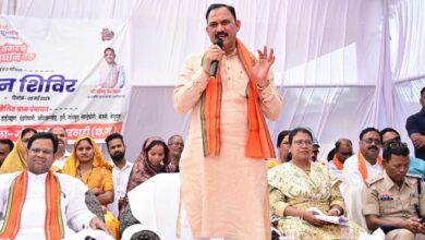 विभिन्न योजनाओं के 77 हितग्राहियों को सामग्री-चेक वितरित
