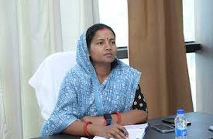 महिला एवं बाल विकास मंत्री लक्ष्मी राजवाड़े ने दिए सख्त निर्देश, 15 दिन में मांगी जांच रिपोर्ट महिला एवं बाल विकास मंत्री लक्ष्मी राजवाड़े ने दिए सख्त निर्देश, 15 दिन में मांगी जांच रिपोर्ट