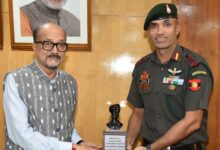 राज्यपाल डेका से छत्तीसगढ़ टेरियर्स के कमांडिंग आफिसर ने की सौजन्य भेंट