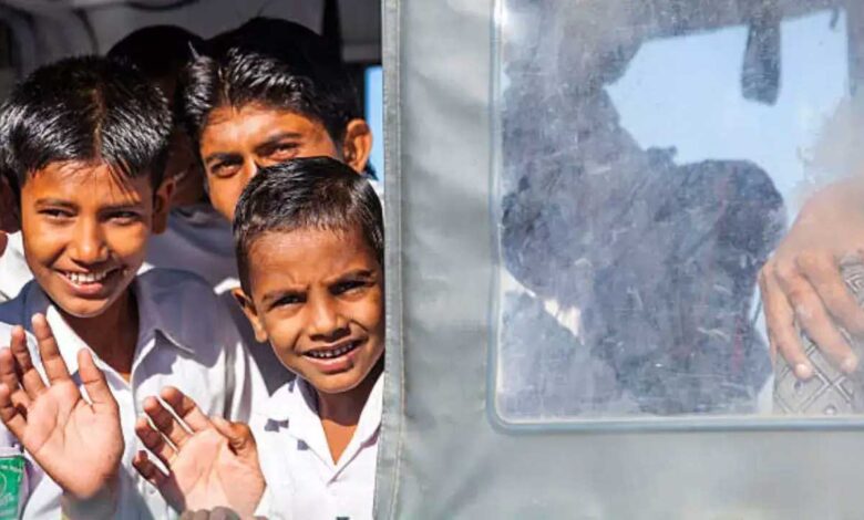 हजारों की संख्या में स्कूल बंद होने की बातें भ्रामक और तथ्यहीन हजारों की संख्या में स्कूल बंद होने की बातें भ्रामक और तथ्यहीन