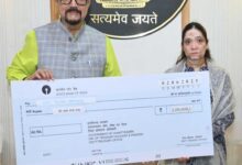 राज्यपाल श्री डेका ने पहलगाम आतंकी हमले में जान गंवाने वाले स्वर्गीय श्री अग्रवाल के परिजनों को दी सहायता राशि