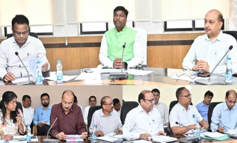 किसानों को सुगमता से रासायनिक उर्वरकों की उपलब्धता सुनिश्चित करें: मंत्री श्री केदार कश्यप किसानों को सुगमता से रासायनिक उर्वरकों की उपलब्धता सुनिश्चित करें: मंत्री श्री केदार कश्यप