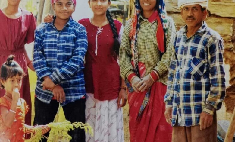 मुख्यमंत्री नोनी सशक्तिकरण योजना ने बदली पार्वती मिझी की ज़िंदगी : बेटियों के सपनों को मिली उड़ान