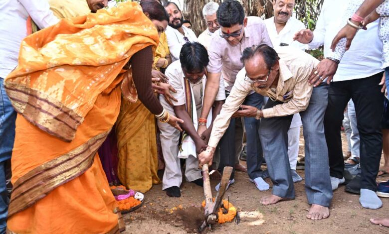 सरकार ग्रामीण क्षेत्र के विकास के लिए प्रतिबद्ध : राजस्व मंत्री श्री वर्मा सरकार ग्रामीण क्षेत्र के विकास के लिए प्रतिबद्ध : राजस्व मंत्री श्री वर्मा