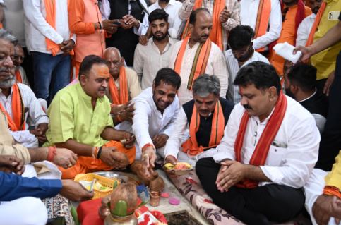 उपमुख्यमंत्री विजय शर्मा ने थानखम्हरिया को दी 7 करोड़ की विकास सौगात, करमु में मंदिर निर्माण का भूमि पूजन उपमुख्यमंत्री विजय शर्मा ने थानखम्हरिया को दी 7 करोड़ की विकास सौगात, करमु में मंदिर निर्माण का भूमि पूजन