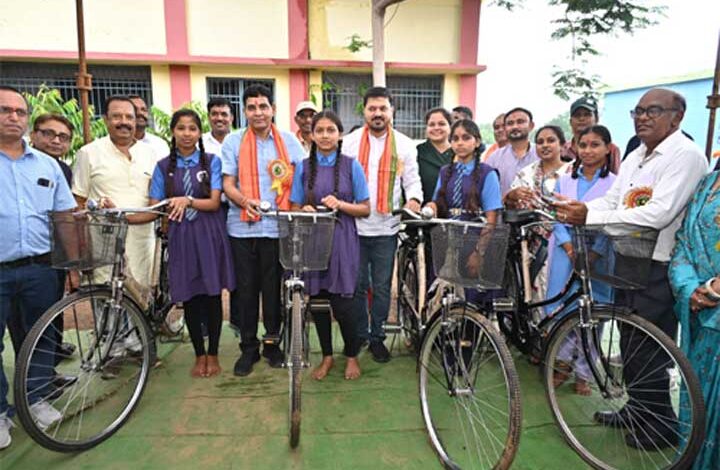 शिक्षा विकास का आधार, जीवन में लक्ष्य प्राप्त करने के लिए मेहनत जरूरी है : राजस्व मंत्री वर्मा शिक्षा विकास का आधार, जीवन में लक्ष्य प्राप्त करने के लिए मेहनत जरूरी है : राजस्व मंत्री वर्मा
