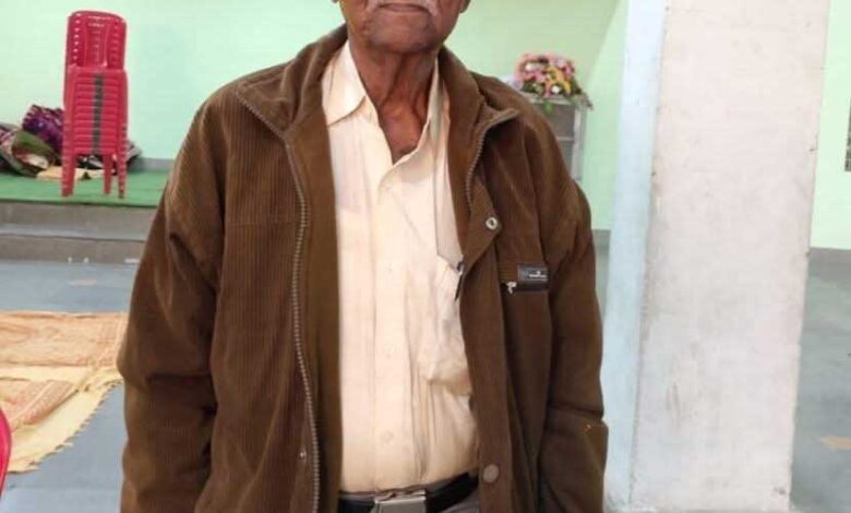 धमतरी पुलिस लापता बुजुर्ग को ढूंढने में असमर्थ चार दिनों बाद भी लापता बुजुर्ग का नहीं पता ना ही गाड़ी ढूंढ पाए पुलिस धमतरी पुलिस लापता बुजुर्ग को ढूंढने में असमर्थ चार दिनों बाद भी लापता बुजुर्ग का नहीं पता ना ही गाड़ी ढूंढ पाए पुलिस