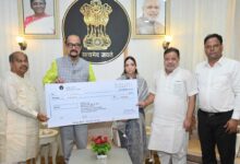 राज्यपाल श्री डेका ने पहलगाम आतंकी हमले में जान गंवाने वाले स्वर्गीय श्री अग्रवाल के परिजनों को दी 2 लाख रूपये की सहायता राशि