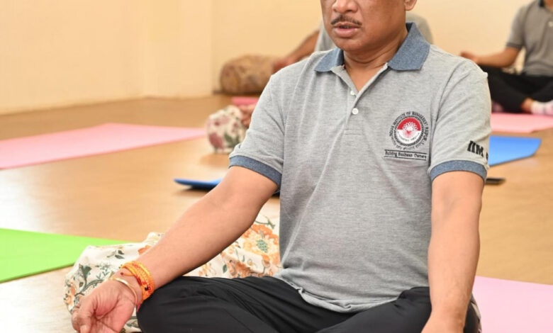 मुख्यमंत्री श्री विष्णु देव साय ने चिंतन शिविर 2.0 के दूसरे दिन योग से की दिन की शुरुआत मुख्यमंत्री श्री विष्णु देव साय ने चिंतन शिविर 2.0 के दूसरे दिन योग से की दिन की शुरुआत