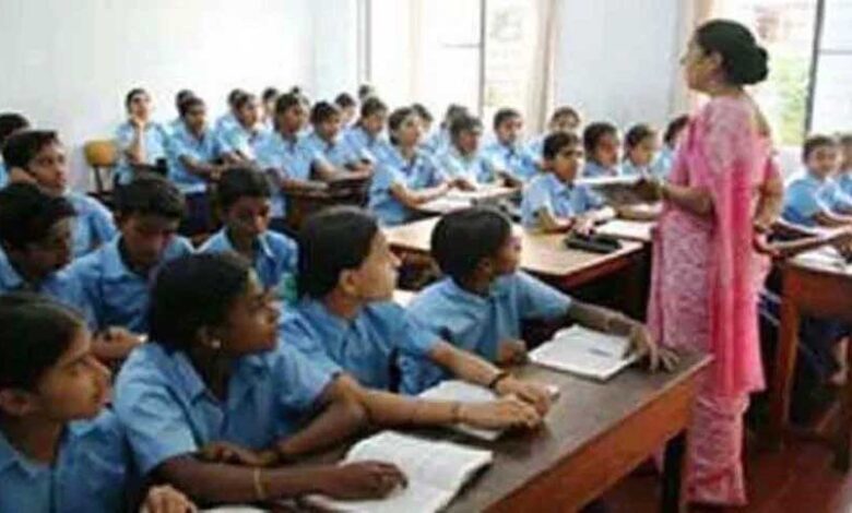 सूरजपुर जिले की शालाएं बनीं शिक्षक युक्त, गुणवत्तापूर्ण शिक्षा की ओर ऐतिहासिक पहल
