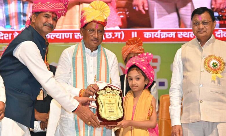 छत्तीसगढ़ के विकास में देवांगन समाज की महत्वपूर्ण भूमिका: मुख्यमंत्री श्री विष्णु देव साय छत्तीसगढ़ के विकास में देवांगन समाज की महत्वपूर्ण भूमिका: मुख्यमंत्री श्री विष्णु देव साय